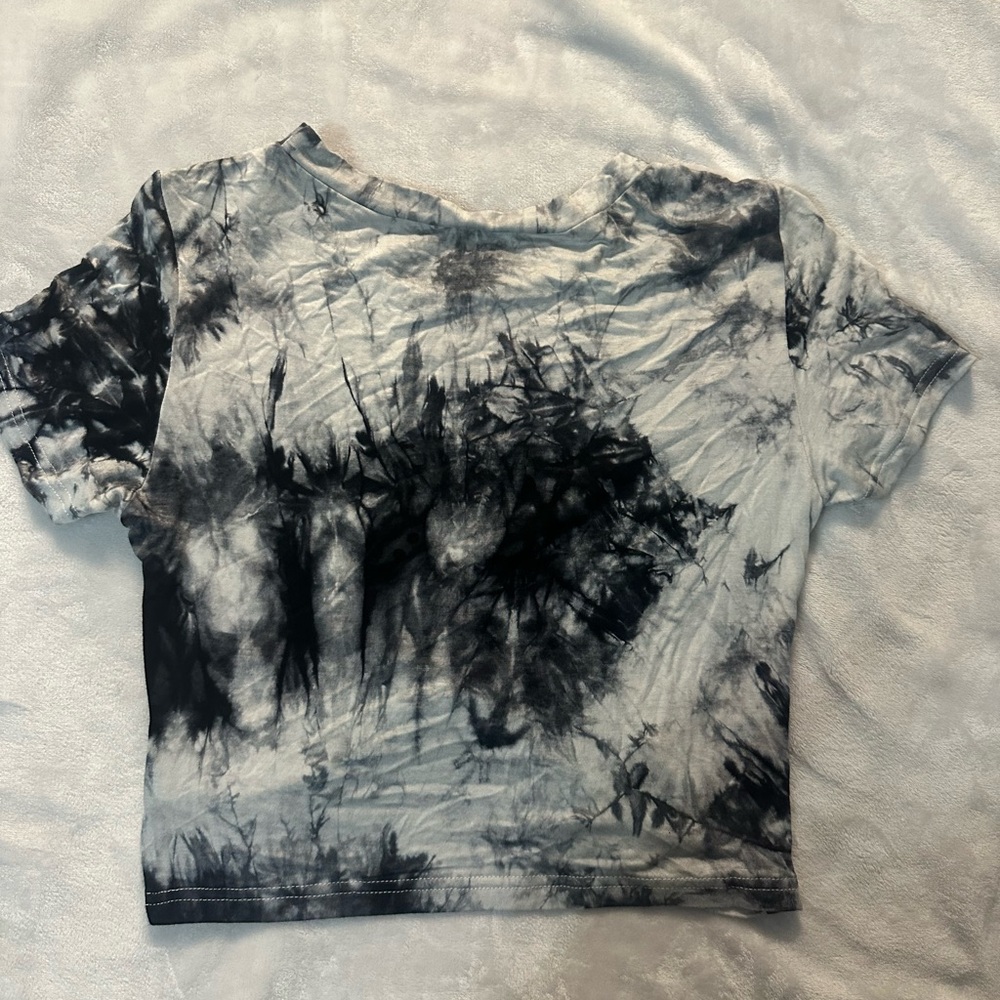 Shein tie dyed black and white crop twist top